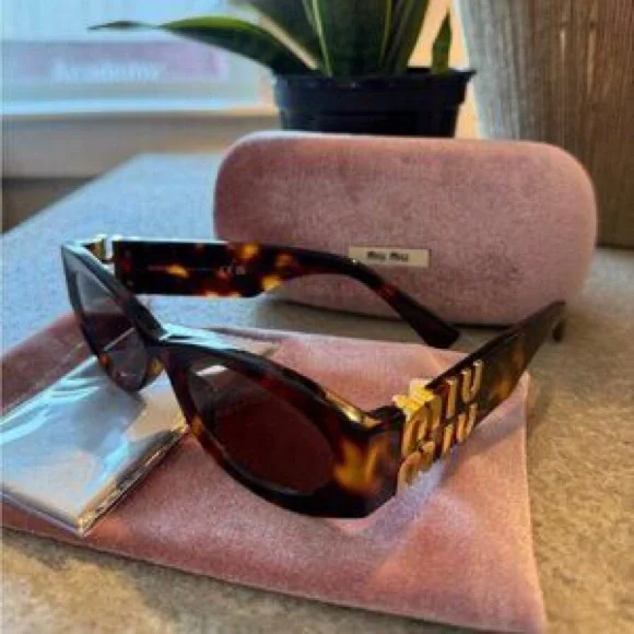 Miu Miu Black Sunglasses with Pink Velvet Case is available  display picture 3